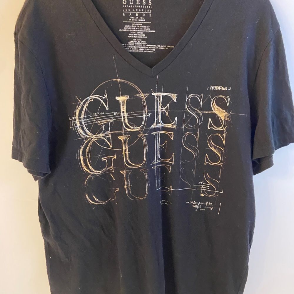 Guess‎ Los Angeles large black t shirt top vneck spellout